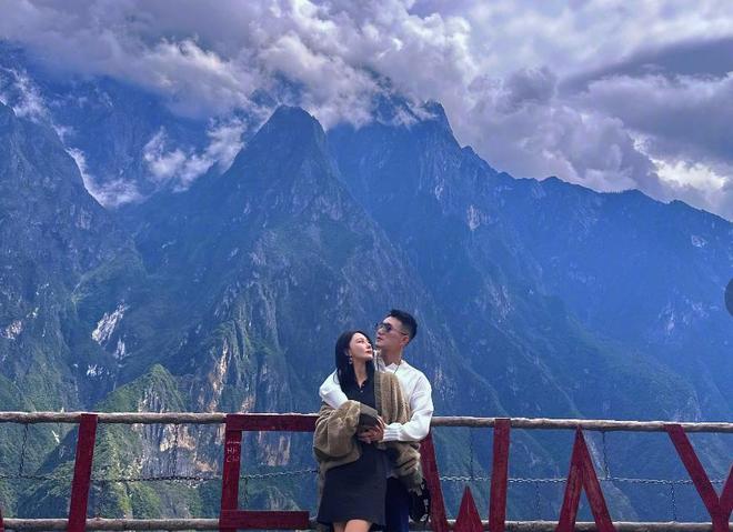 张馨予何捷七年军婚甜过偶像剧打脸了多少“塑料夫妻”引发热议(图4)