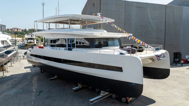 九游appVisionF Yachts第二艘24米全电动双体船下水