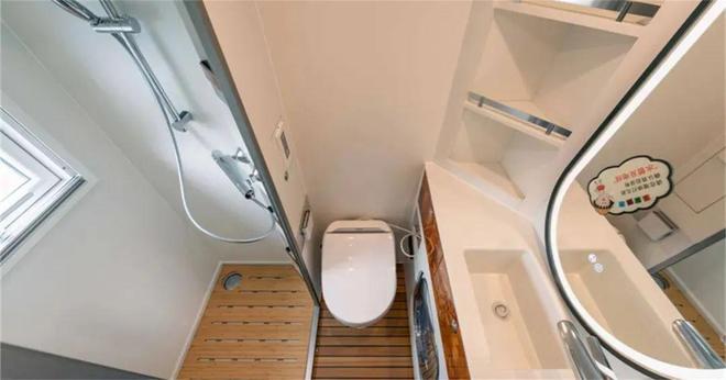 碳纤量很足的百万级房车长这样！男九游app人的梦中情车真是开眼了(图2)