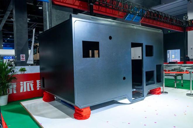 康派斯巅峰力作 陆地A380-天阙：碳纤重塑定义豪华越野房车新纪元(图2)