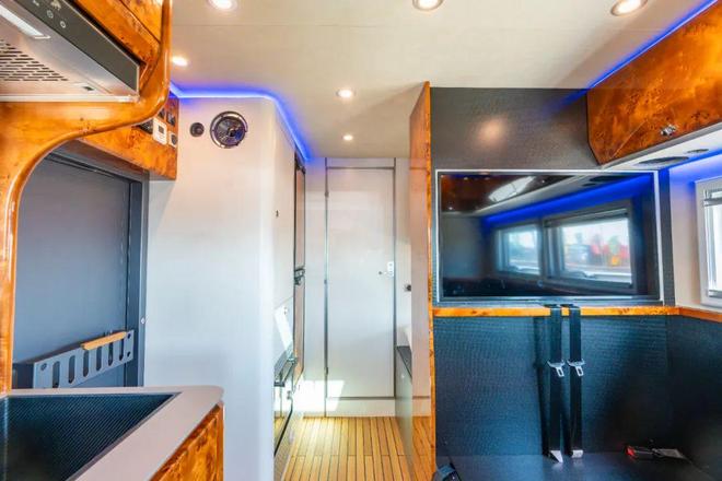 康派斯巅峰力作 陆地A380-天阙：碳纤重塑定义豪华越野房车新纪元(图7)