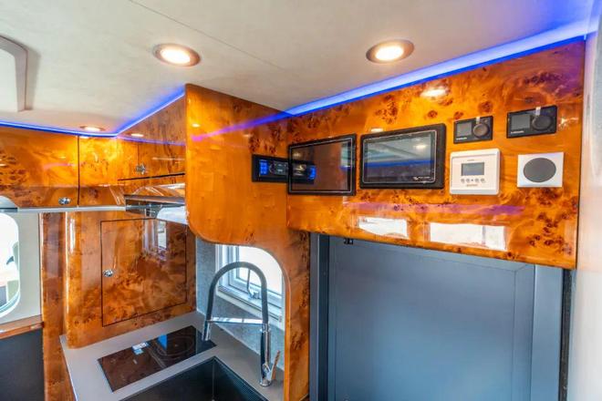 康派斯巅峰力作 陆地A380-天阙：碳纤重塑定义豪华越野房车新纪元(图10)