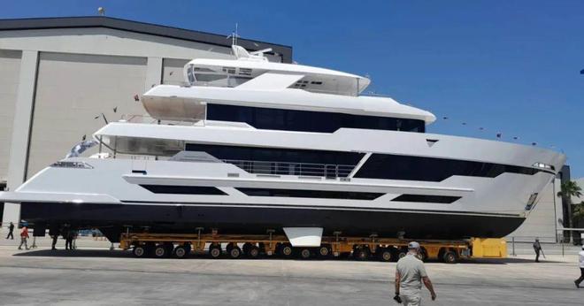 Hargrave发布新款36九游官网米120系列游艇设计(图4)