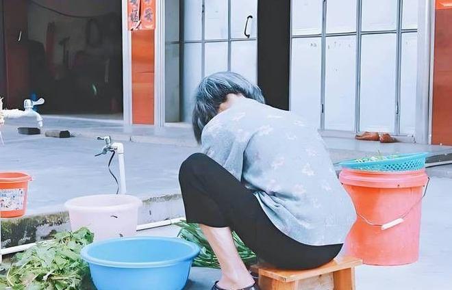 九游官网“新型啃老”正向全国蔓延：年轻人不上班不伸手要钱3000块能活(图11)