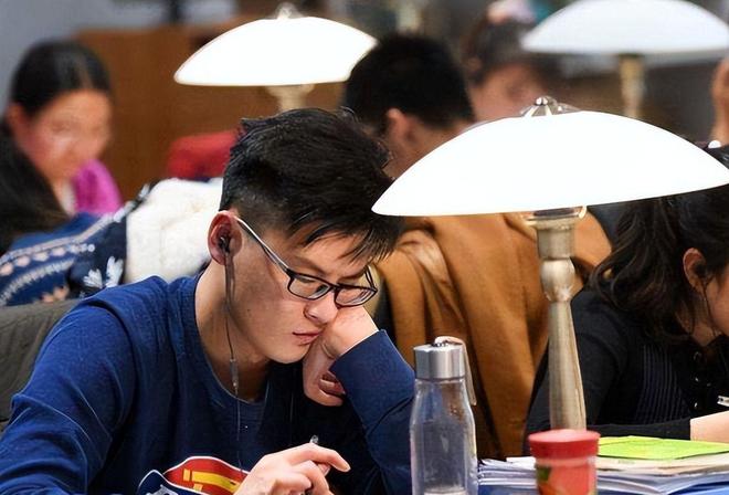 九游官网“新型啃老”正向全国蔓延：年轻人不上班不伸手要钱3000块能活(图24)