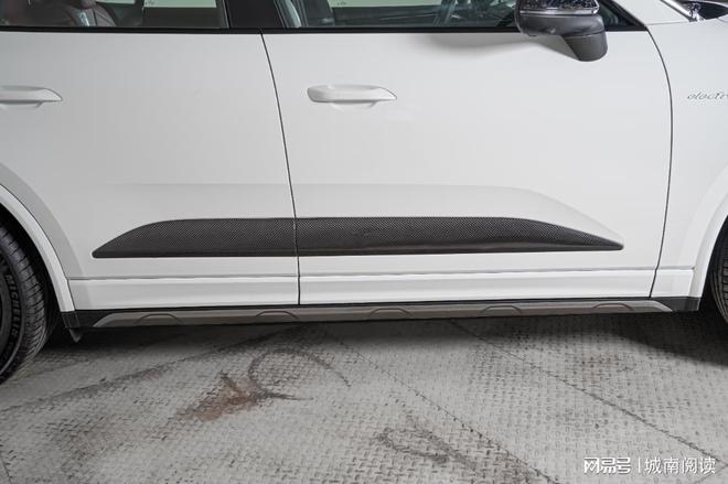 适用保时捷Macan95C车身碳纤维装饰条来了(图3)