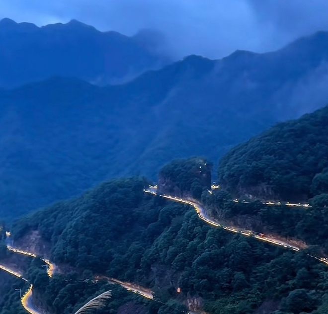 皖南川藏线米林肯堵哭的六道弯藏着江南最美红叶(图3)