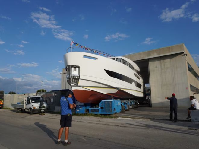 意大九游娱乐官方网站利Giangraso首艘自主全铝24米G24游艇准备下水(图1)