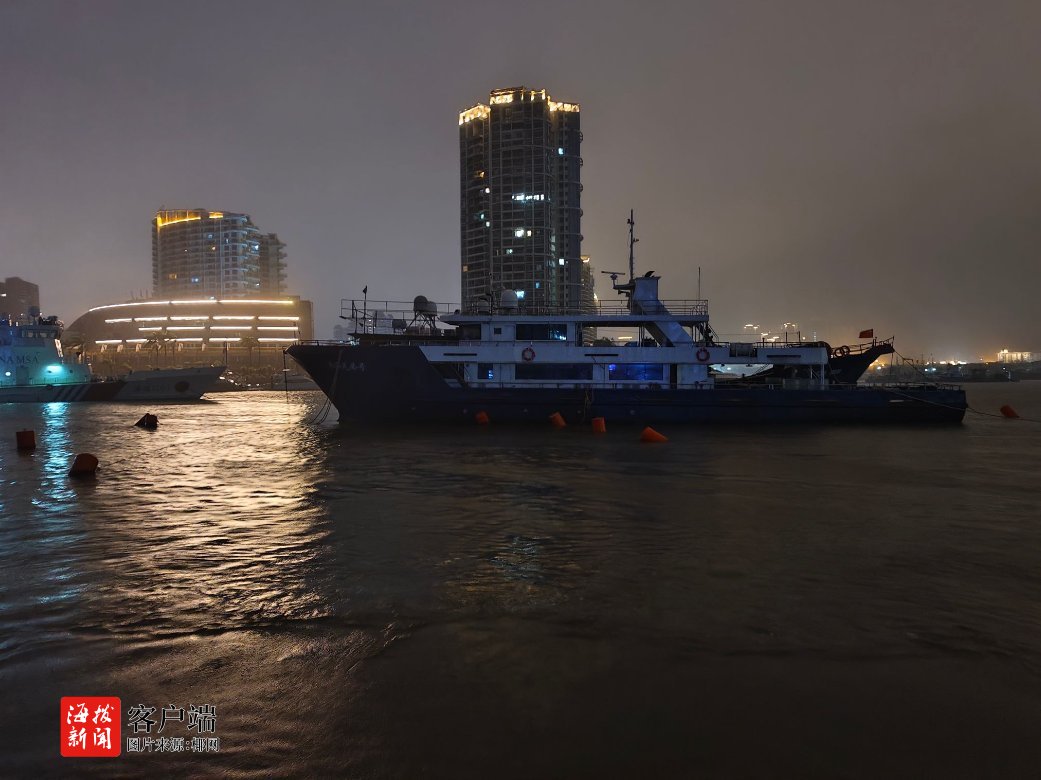 台风期间船舶走锚 三亚海事部门成功化解游艇碰撞风险(图1)