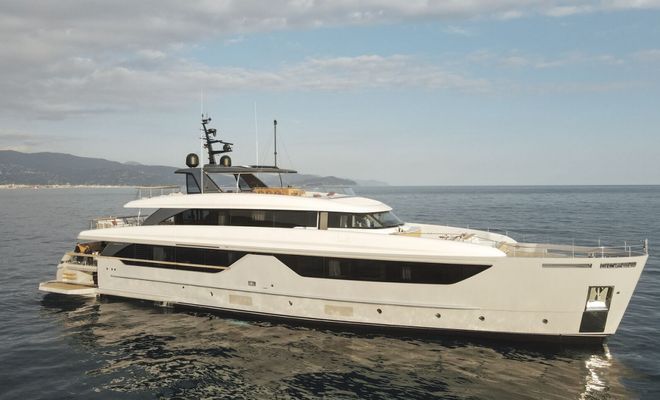 本届戛纳游艇节上引人注目的15艘新游艇(图3)