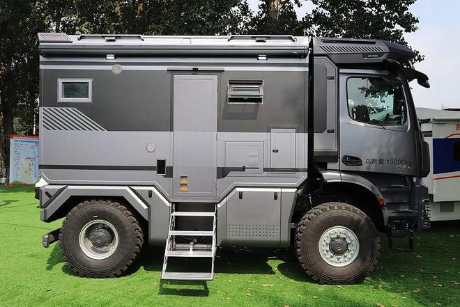 全球首款整体金属模具碳纤维车身重卡房车：康派斯陆地A380-天阙(图6)