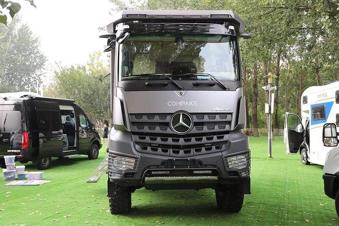 全球首款整体金属模具碳纤维车身重卡房车：康派斯陆地A380-天阙(图4)