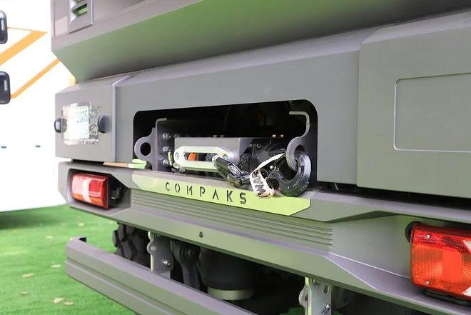 全球首款整体金属模具碳纤维车身重卡房车：康派斯陆地A380-天阙(图5)