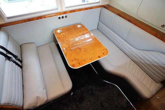 全球首款整体金属模具碳纤维车身重卡房车：康派斯陆地A380-天阙(图10)