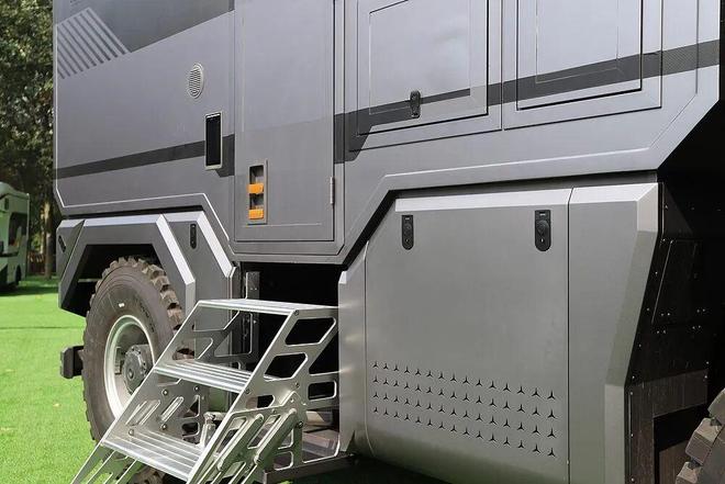 全球首款整体金属模具碳纤维车身重卡房车：康派斯陆地A380-天阙(图7)