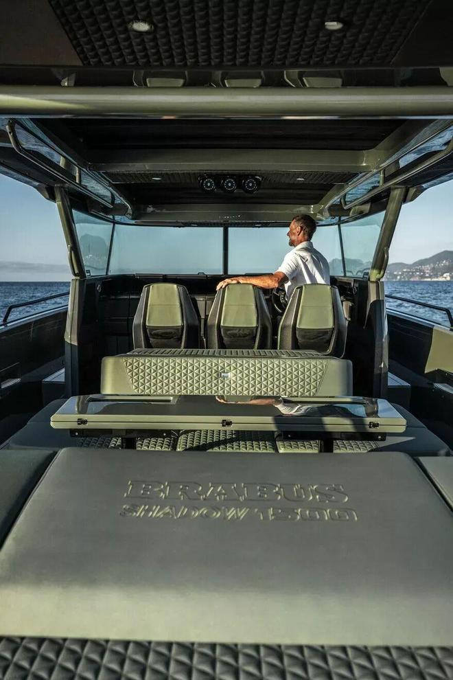 巴博斯全新Shadow 1500游艇亮相戛纳九游官方app入口三V8引擎1500匹马力 酷乐汽车(图5)