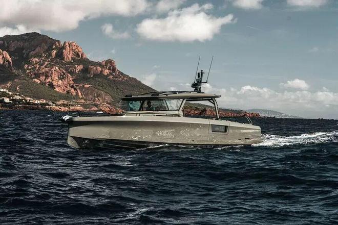 巴博斯全新Shadow 1500游艇亮相戛纳九游官方app入口三V8引擎1500匹马力 酷乐汽车