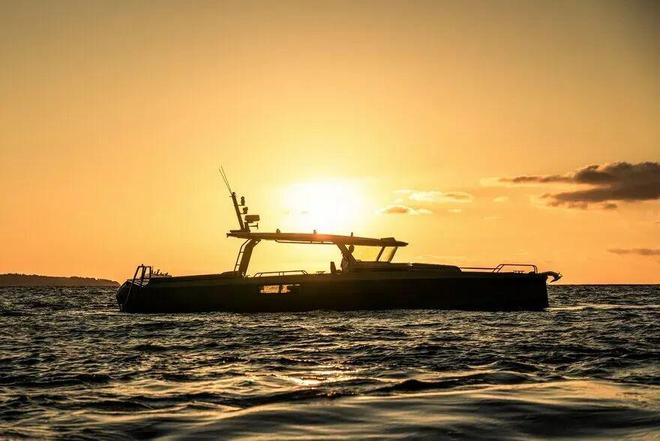 巴博斯全新Shadow 1500游艇亮相戛纳九游官方app入口三V8引擎1500匹马力 酷乐汽车(图9)