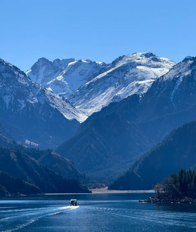 新疆9天8晚小团价格当地金牌导游电话号码