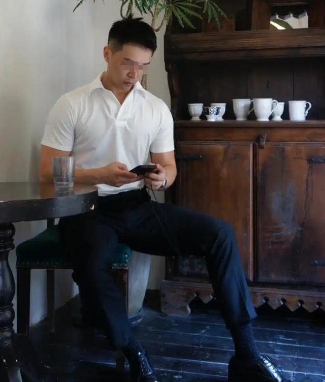 23岁男模直播赶海被榜一大哥带上私人游艇隔天在肛肠科痛哭(图4)