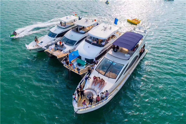 一天1500元中产出游住上“移动的房子”