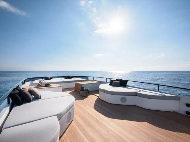 首艘AB 95游艇：动力、设计与舒适的完美融合！(图8)