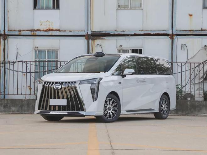 五菱星光730领衔4款MPV密集发布！还有超级豪车灵感竟来自狗狗(图4)