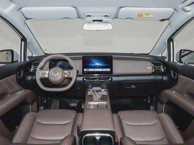 五菱星光730领衔4款MPV密集发布！还有超级豪车灵感竟来自狗狗(图3)