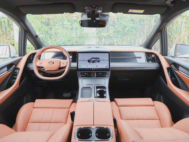 五菱星光730领衔4款MPV密集发布！还有超级豪车灵感竟来自狗狗(图6)