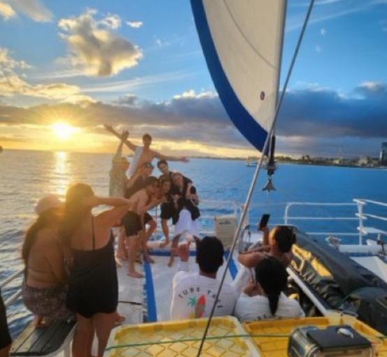 23岁男网红直播赶海被大哥看中带上豪华游艇次日肛肠科门口痛哭(图4)