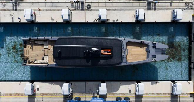 “航母式”船艏！土耳其Alia Yachts最新50米全定制超艇下水（视频）(图5)