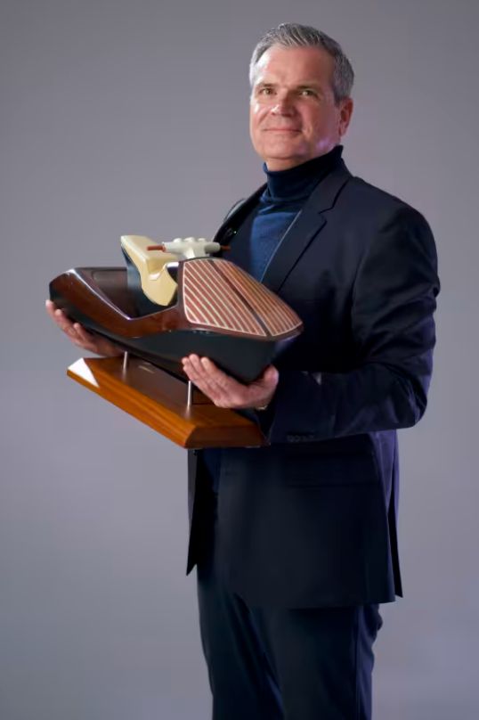 碳木交响曲：德国初创公司准备打造一款静奢电动摩托艇(图4)