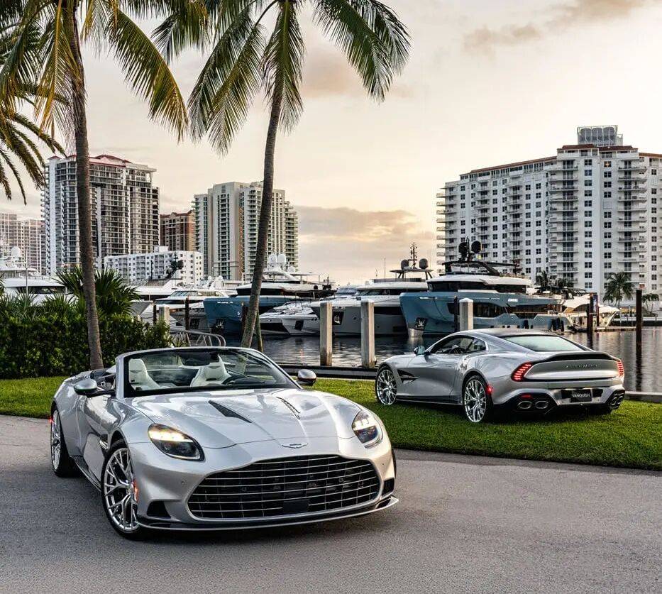 【劳德代尔堡游艇展爆款】游艇×超跑！阿斯顿·马丁Vanquish双生概念车发布闪电银配色+航海细节太惊艳