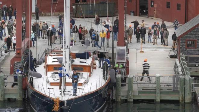 美国制造正名之作！29米经典帆船“Ouzel”号在缅因州下水（视频）(图3)