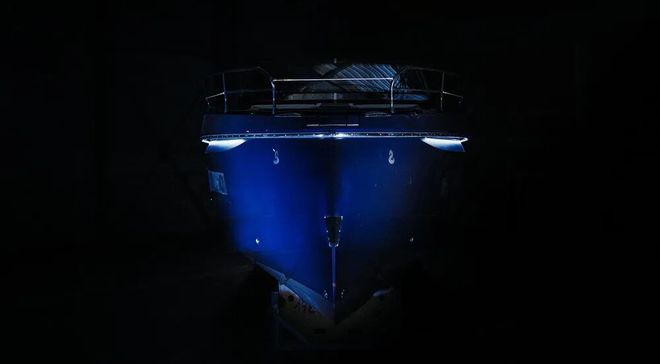 法国博纳多携手阿尔派推出联名限量版豪华运动艇(图2)