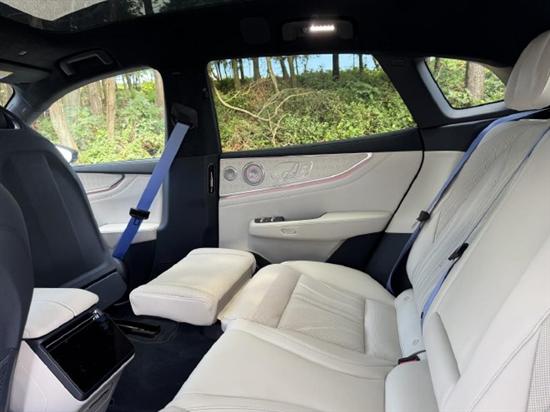 试驾焕新极氪001：不止猎装优雅还有进化(图15)