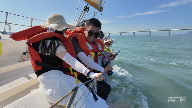 行进的海岸线｜昔日冷荒滩转型“水上经济”圈粉打卡地九游官网(图3)