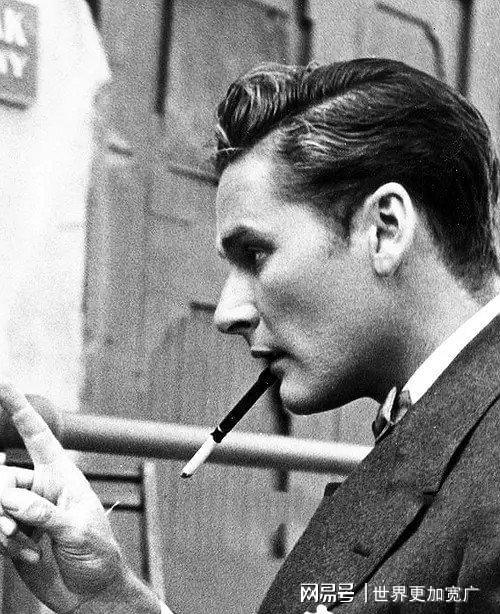 被誉为行走的荷尔蒙坏小子埃罗尔·弗林欲望毁掉的人生(图4)