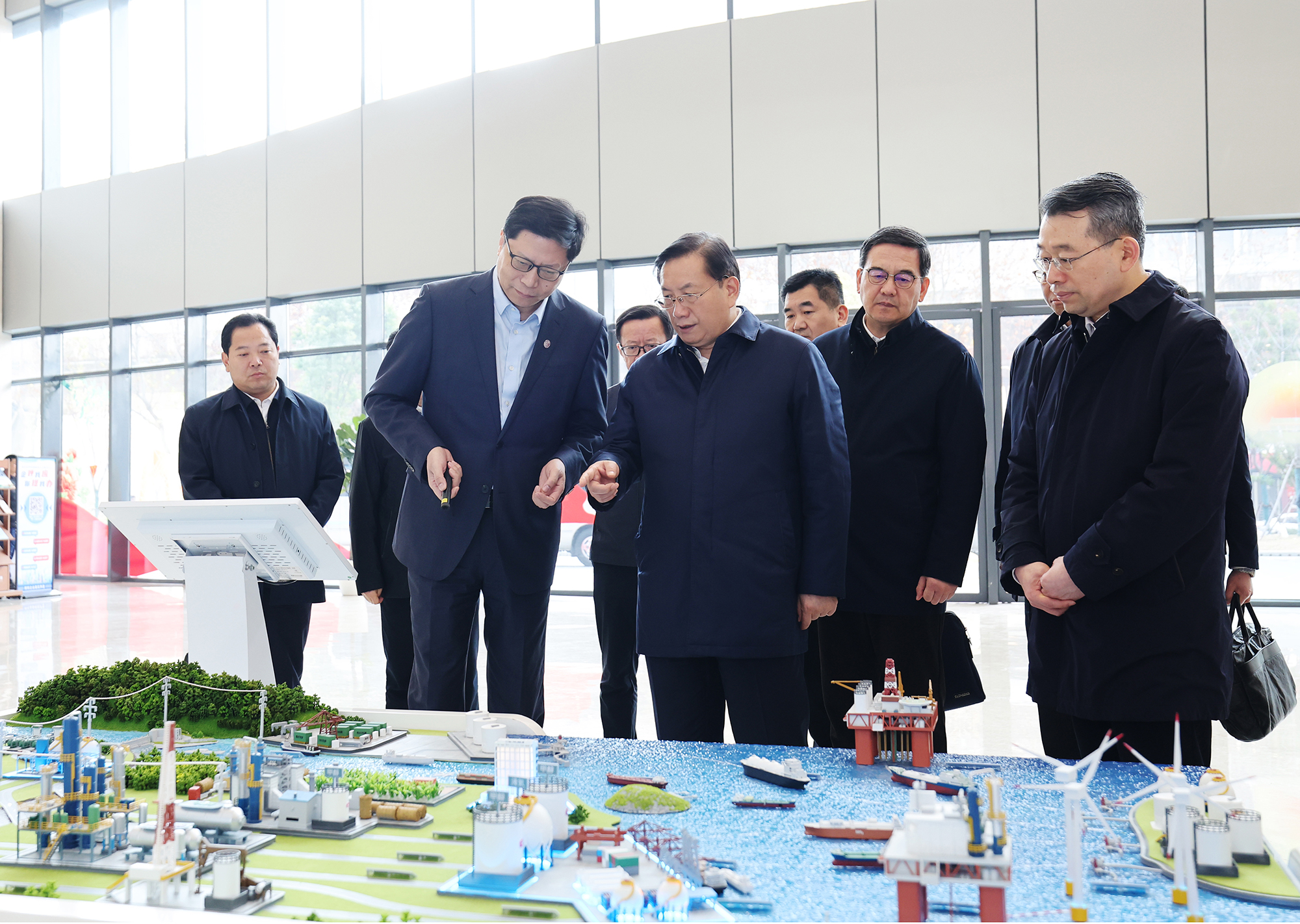 王忠林在武汉调研并召开绿色智能船舶产业高质量发展推进会 加快打造绿色智能船舶产业 为推动长江经济带高质量发展贡献更大力量(图2)