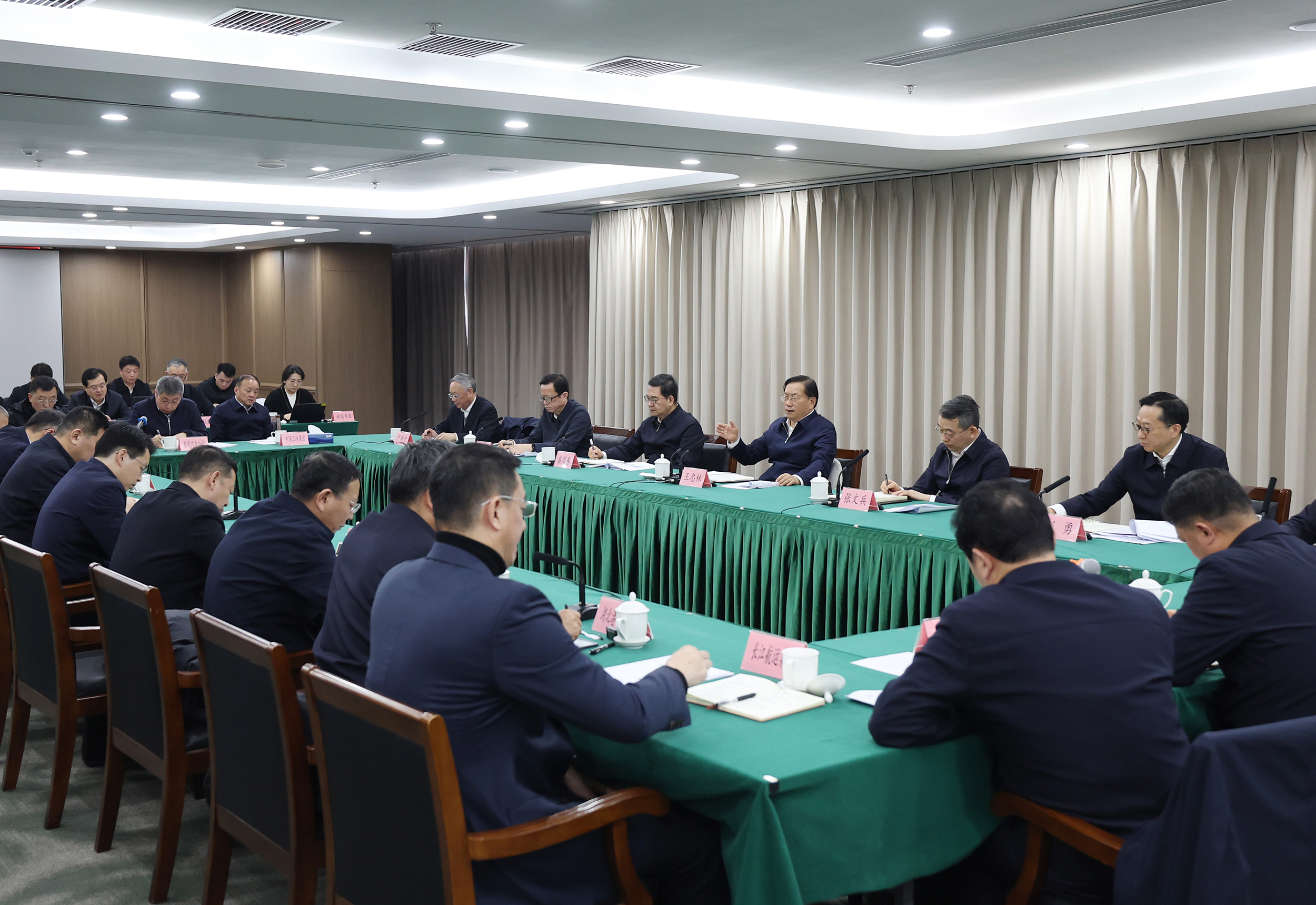 王忠林在武汉调研并召开绿色智能船舶产业高质量发展推进会 加快打造绿色智能船舶产业 为推动长江经济带高质量发展贡献更大力量(图3)