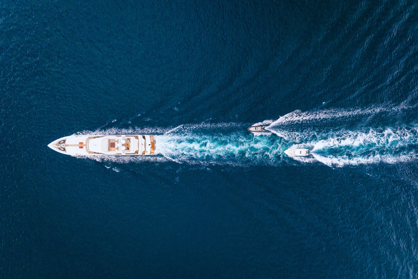 众赢财富通：刘强东50亿布局游艇产业