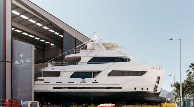 九游官网Bering Yachts年度第二艘力作——B88探险游艇成功下水（视频）