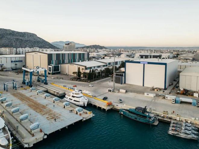 九游官网Bering Yachts年度第二艘力作——B88探险游艇成功下水（视频）(图9)