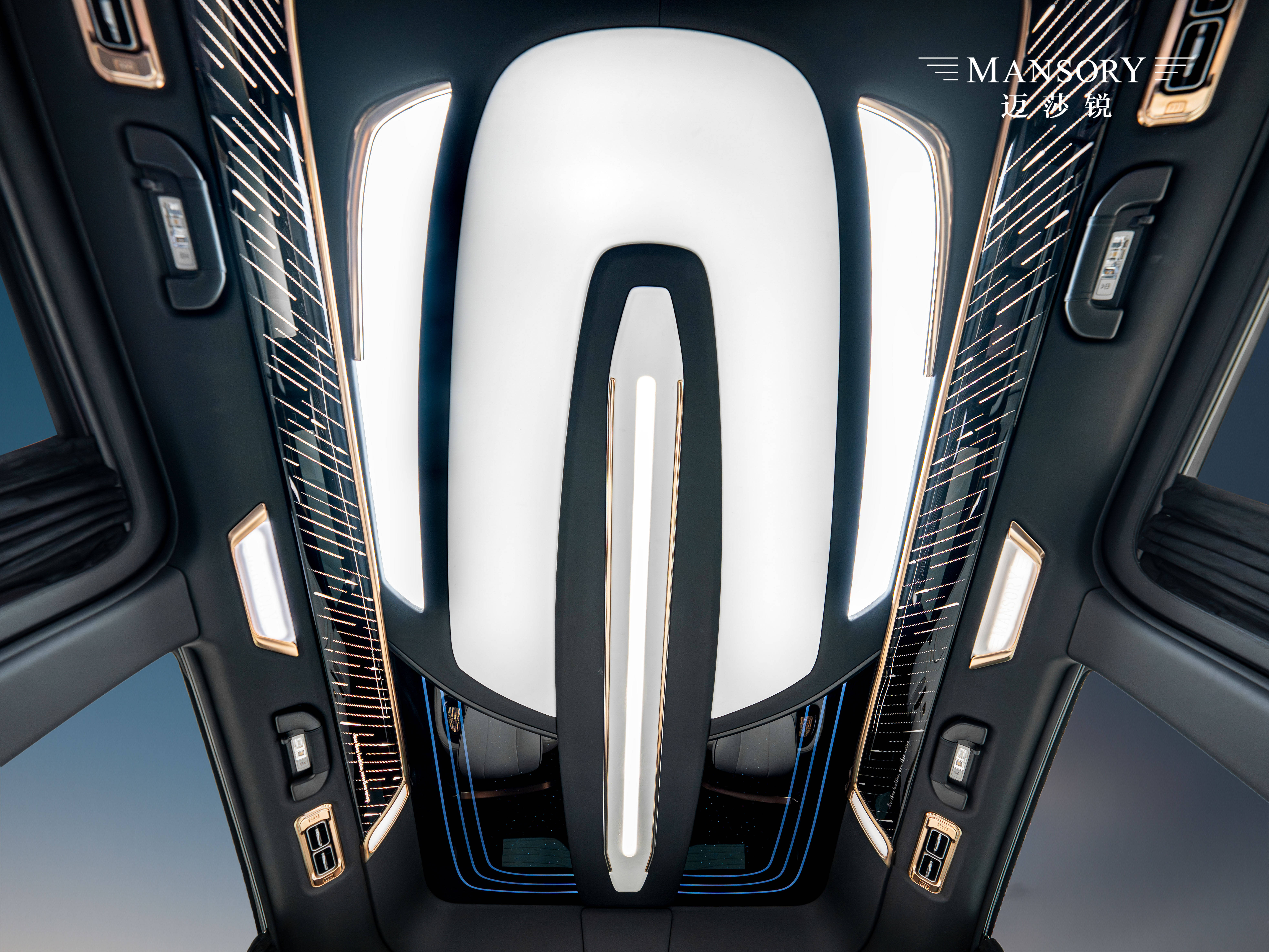 九游官网探寻全家长途出行豪华商务车品牌奔驰v260改装、迈莎锐如何选择(图1)